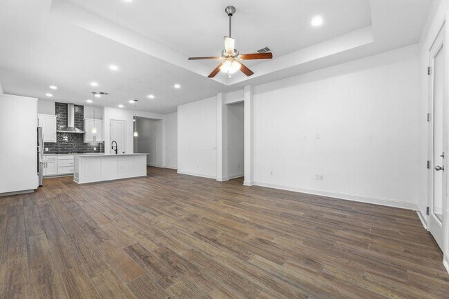 Building Photo - 5209 Mandevilla Dr