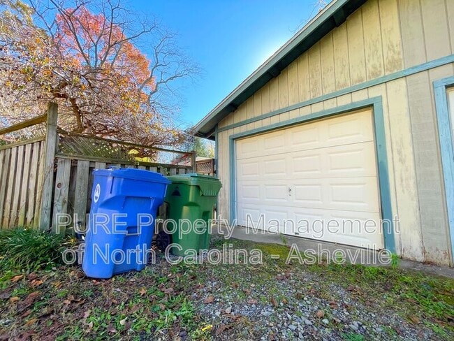 Building Photo - 114 Hillside St