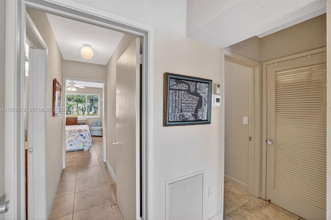 Building Photo - 180 Isle of Venice Dr