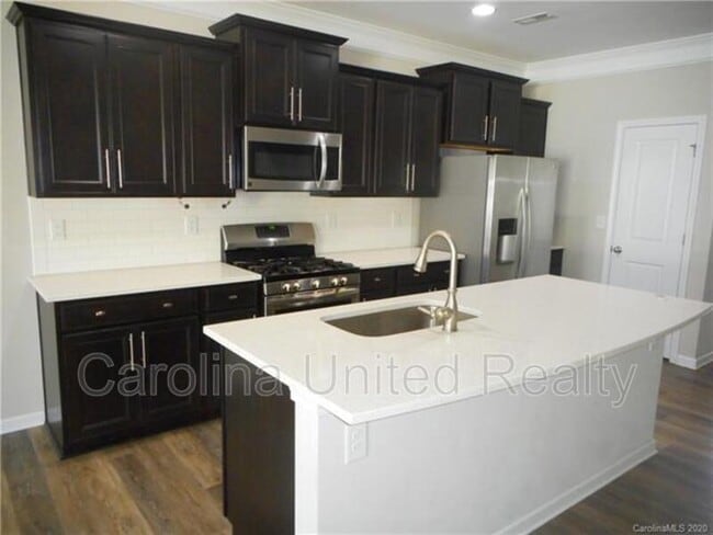 Building Photo - 13247 Savannah Point Dr