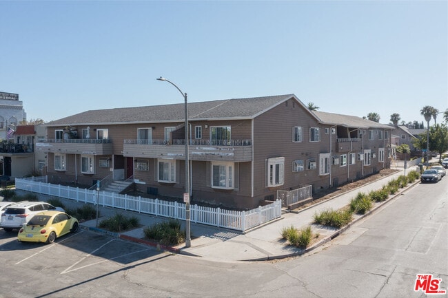 Building Photo - 941 Elm Ave