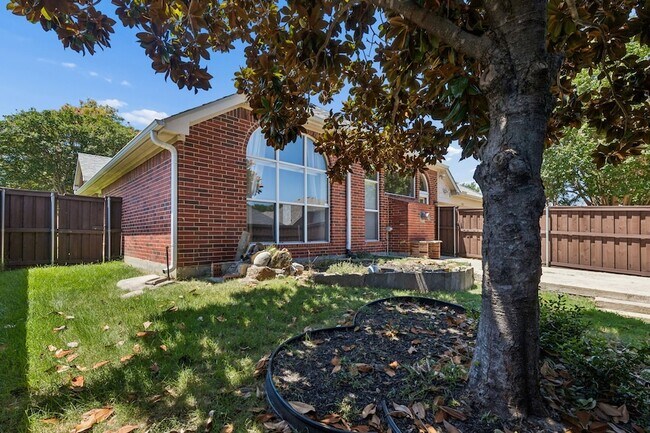 Building Photo - 3313 Heatherbrook Dr