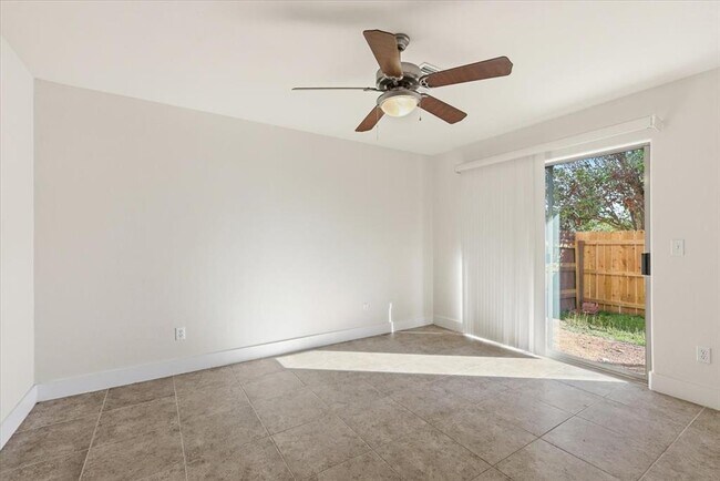 Building Photo - 13420 Lyndhurst St