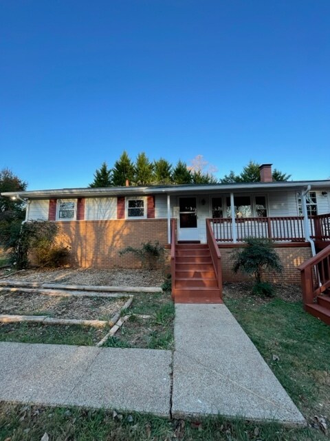 Building Photo - 3029 Scottsville Rd