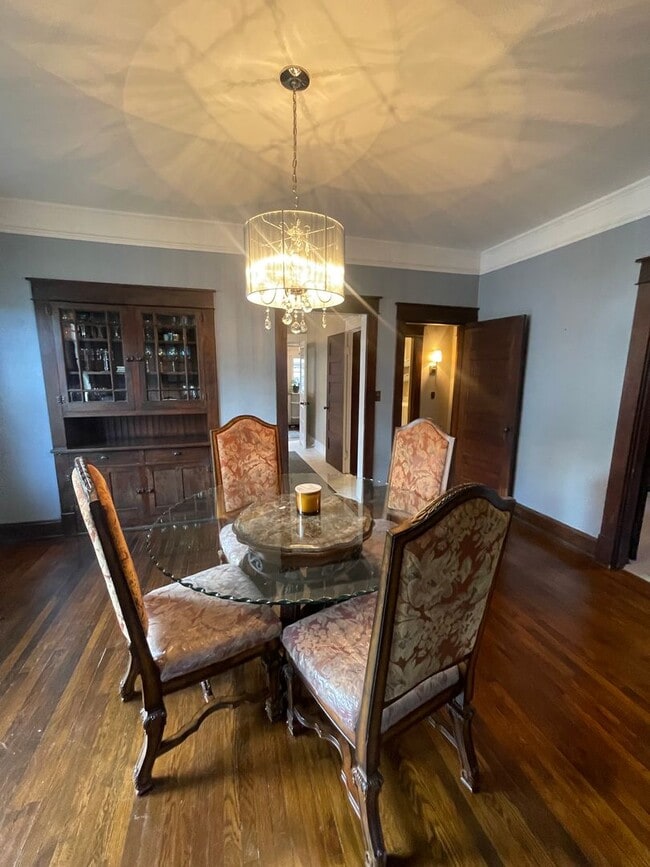 Building Photo - ?? COMING SOON ?? Charming 3 Bed / 1 Bath ...