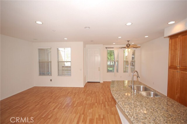 Building Photo - 121 Chantilly