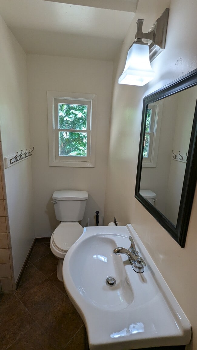 Building Photo - 316 Hazel St