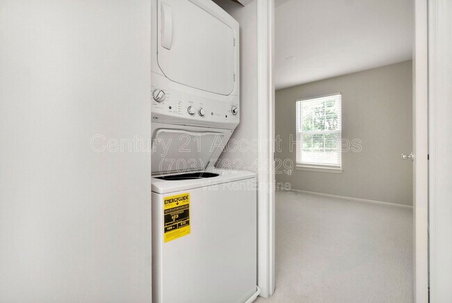 Building Photo - 2881 Burgundy Pl