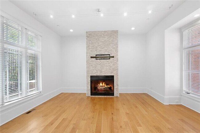 Building Photo - 3 Prichard Way NE