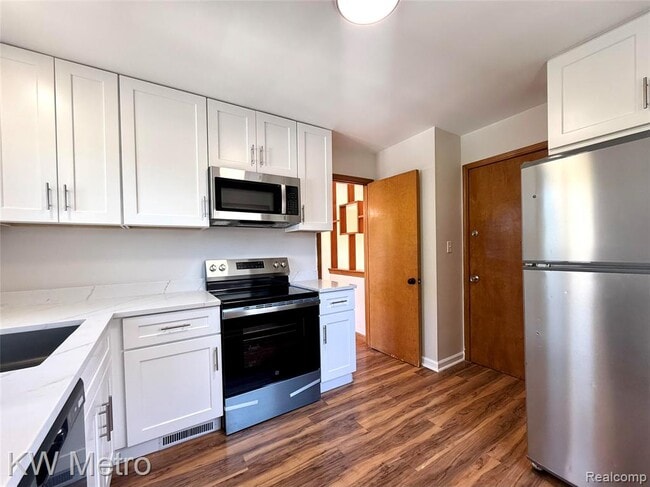 Building Photo - 2182 Vernier Rd