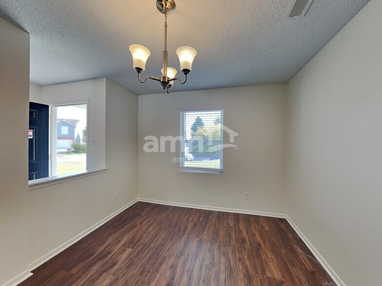 Building Photo - 7950 States Bend Ln
