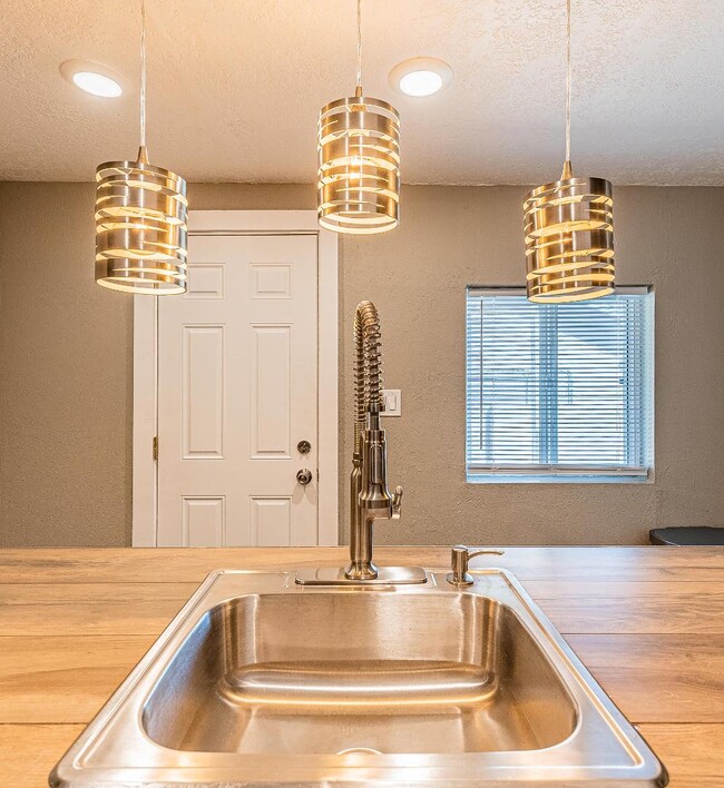 Building Photo - 268 Osuna Rd NW