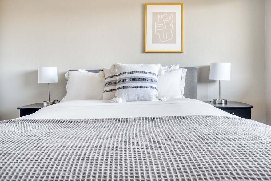 Building Photo - 600 Edgewater Blvd