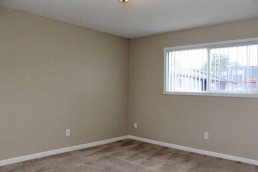 Building Photo - 4609-4609 NE Killingsworth St