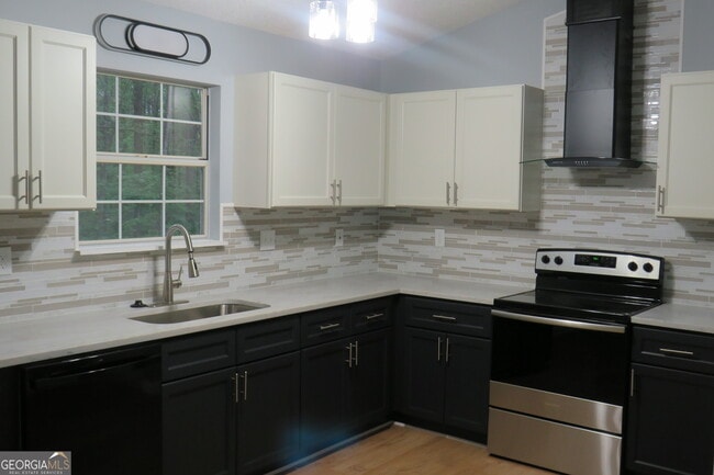 Building Photo - 2060 Bedford Ct