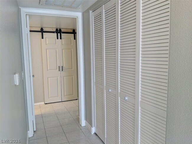 Building Photo - 5710 E Tropicana Ave