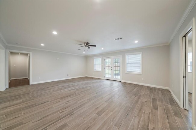 Building Photo - 10311 Londonderry Dr