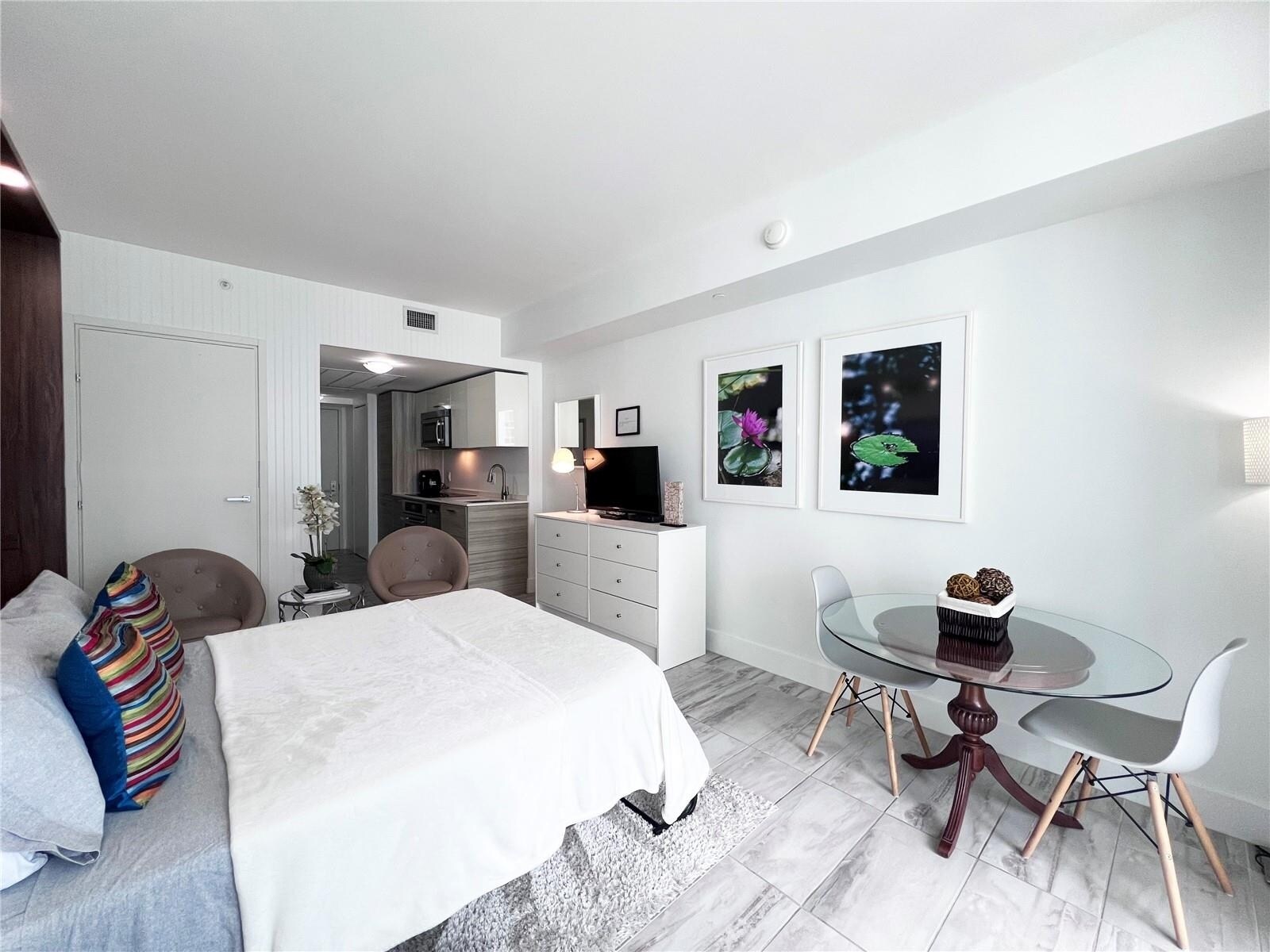 Building Photo - 1300 Brickell Bay Dr
