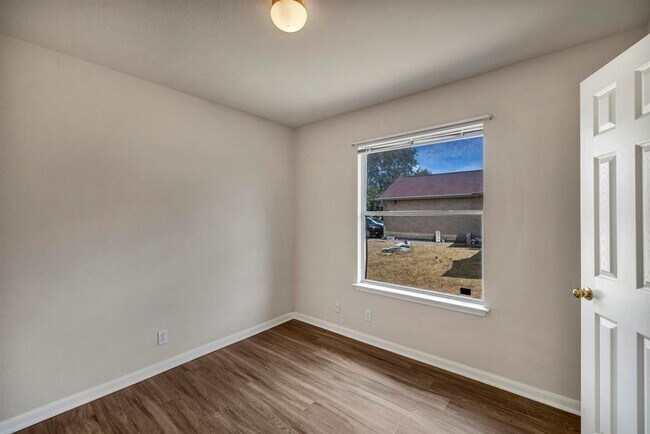 Building Photo - 216 Meadowside Dr