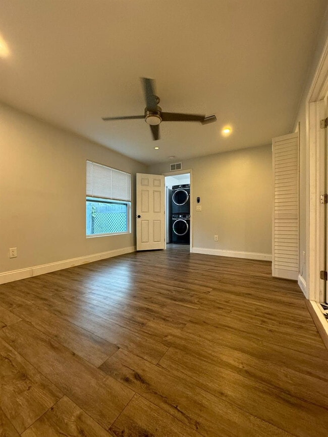 Building Photo - 9422 SW 51st St