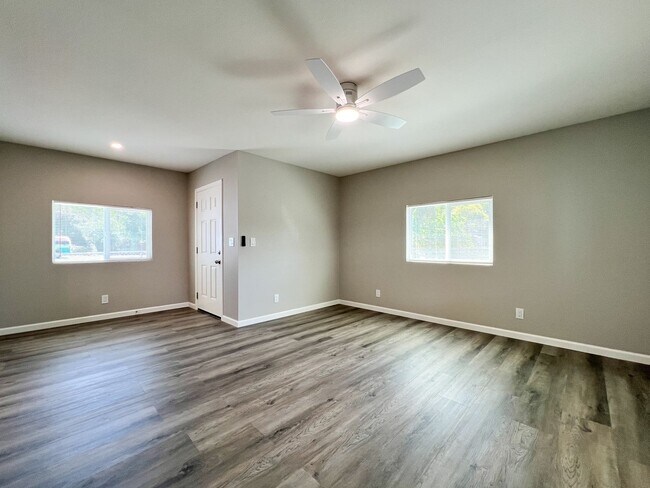 Building Photo - Newly Remodeled Two Bedroom Napa House