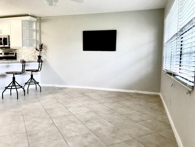 Building Photo - 86 Mansfield Dr