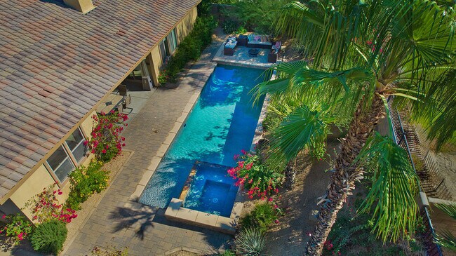 Building Photo - 35831 Raphael Dr