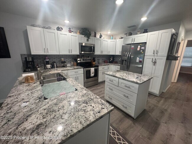 Building Photo - 6891 Clark St