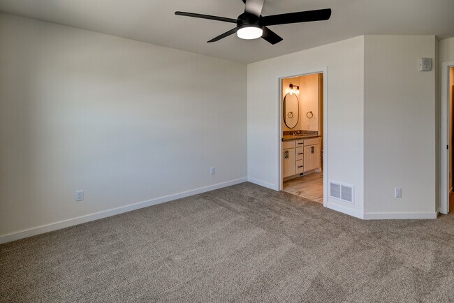 Building Photo - 4873 Lacy Rd