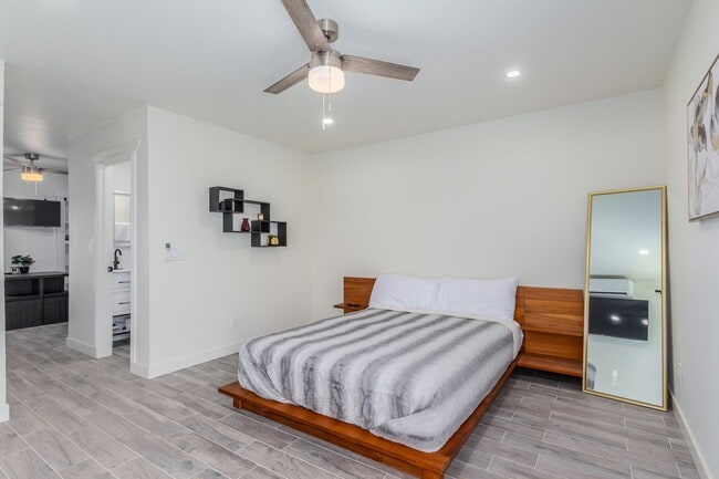 Building Photo - **COMING SOON!**Central- Charming 1 bd w/ all utilities included!