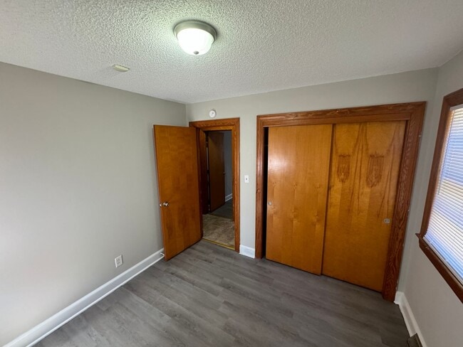 Building Photo - 3 Bedroom Brick House
