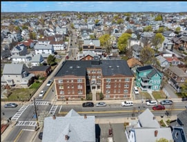 Building Photo - 68 Linden St