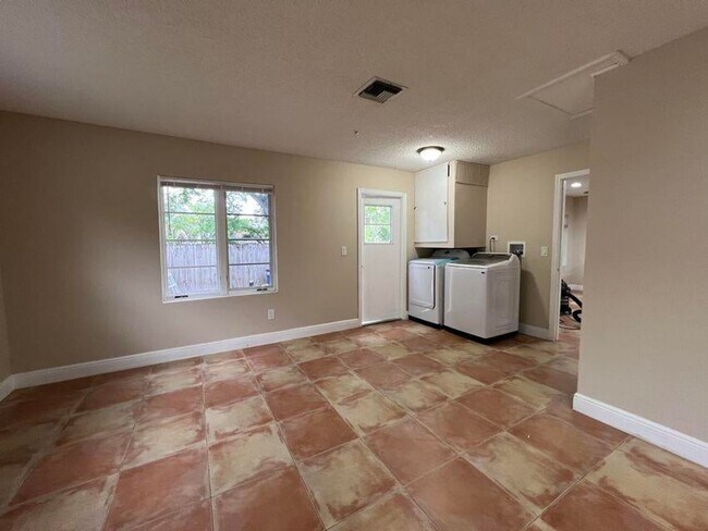 Building Photo - 5170 2nd Rd