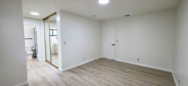 Building Photo - 9628-9628 Bradhugh Ct