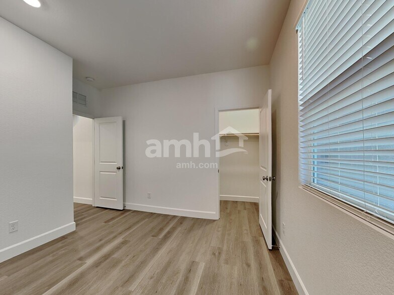 Building Photo - 9236 River Owl Ct