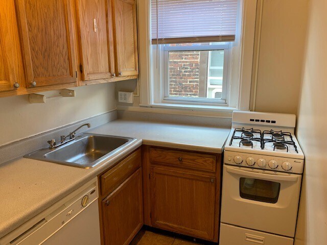 Building Photo - 4014 Spruce St