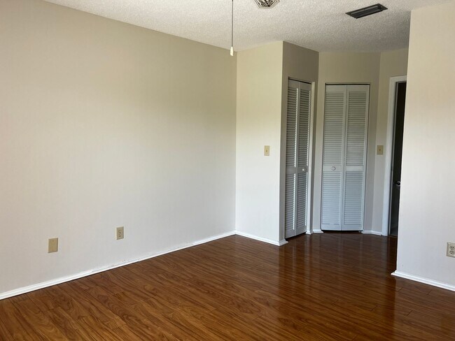 Building Photo - 3018 Sail Pointe Cir
