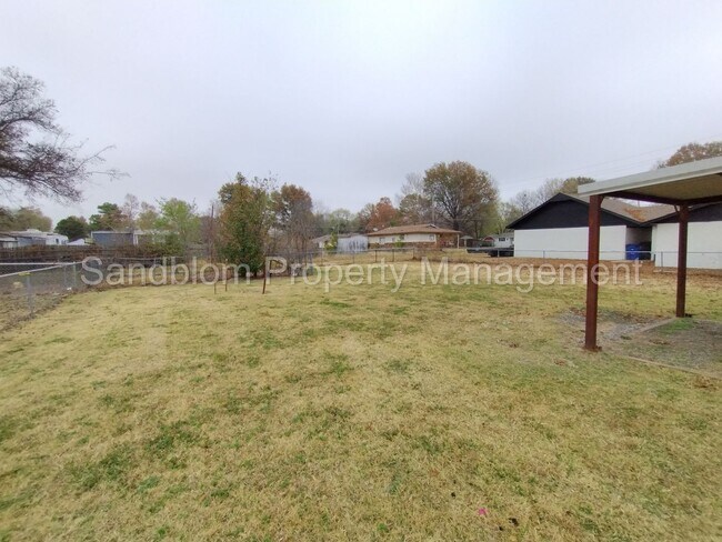 Building Photo - For Lease | Wagoner | $1,100 Rent