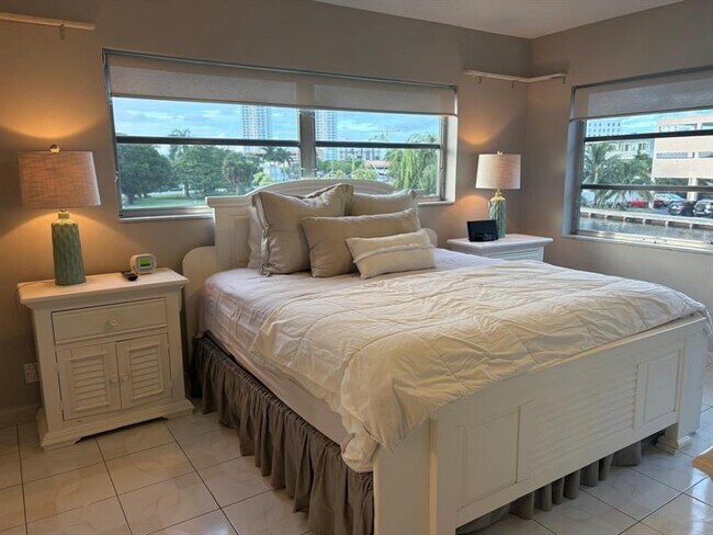 Building Photo - 450 Paradise Isle Blvd