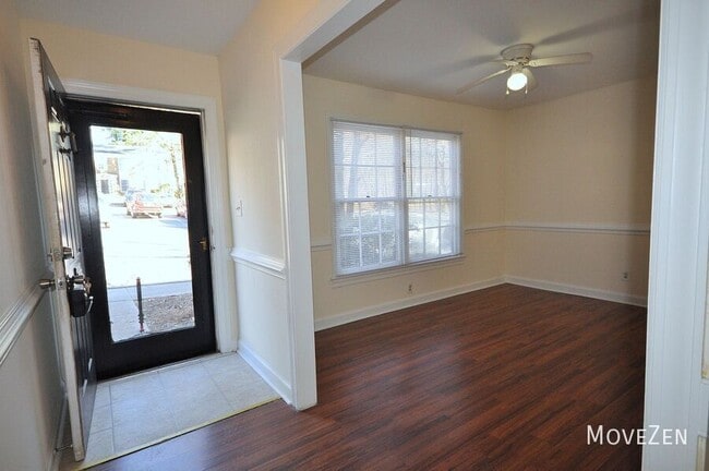 Building Photo - 2841 Tully Square