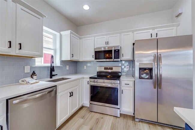 Building Photo - 1933 W Chestnut St