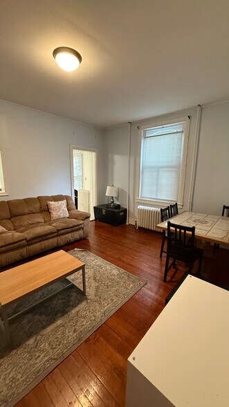 Building Photo - 318 S 42nd St