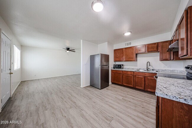 Building Photo - 2226 W Heatherbrae Dr