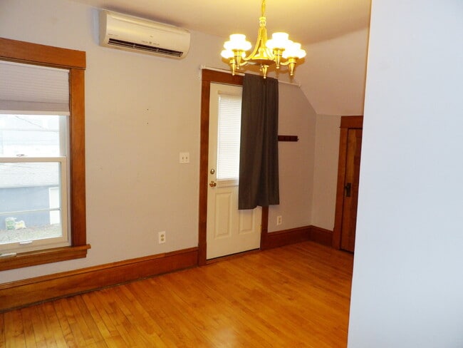 Building Photo - Pet-Friendly South Mpls 1BR | Fenced Yard | Available Immediately!