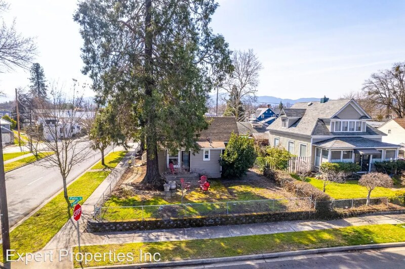 Building Photo - 417 N Oakdale Ave