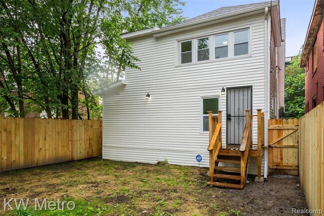 Building Photo - 1623 Gladstone St
