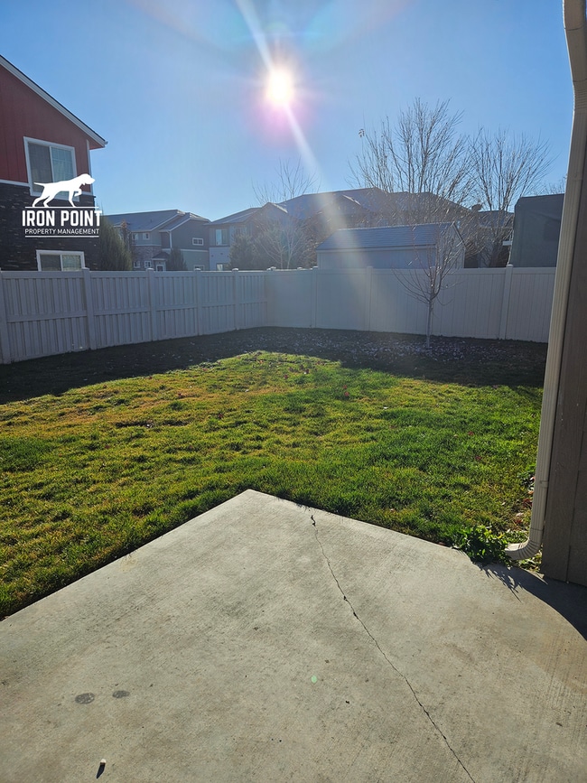 Building Photo - 3bed/2bath home w/bonus room, 2 car garage, fenced yard, and landscaping included.