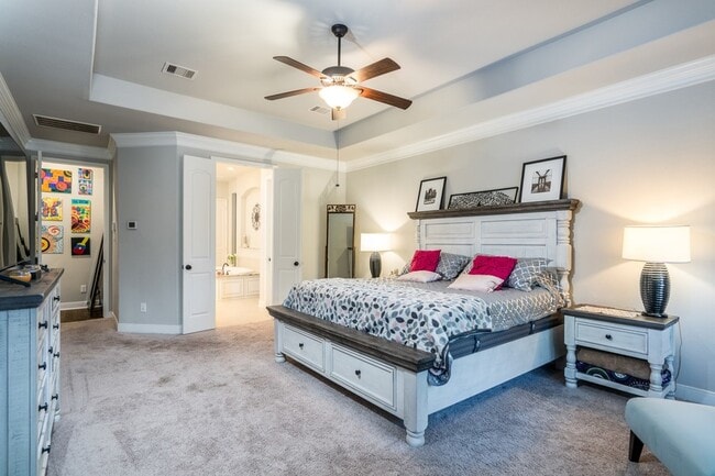 Building Photo - 10410 Southern Hawker