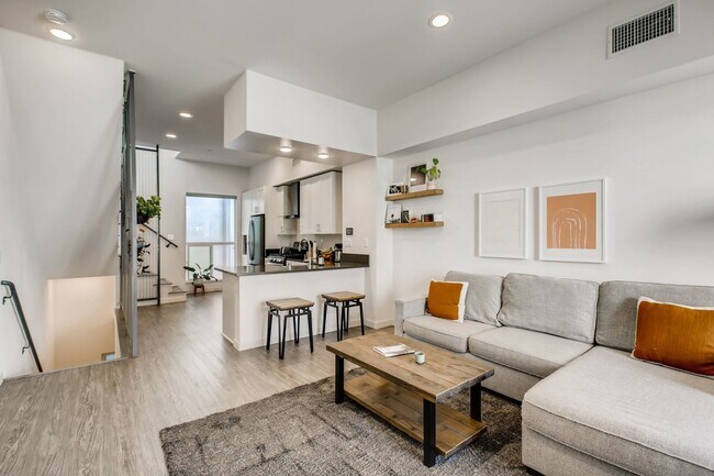 Building Photo - Beautiful Modern Home for Rent in San Diego – Prime Location!