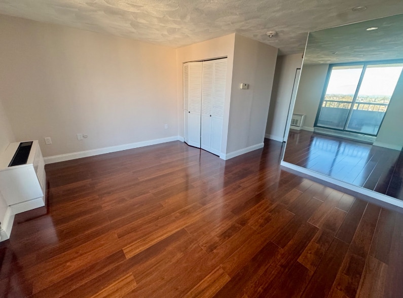 Building Photo - 77 Adams St